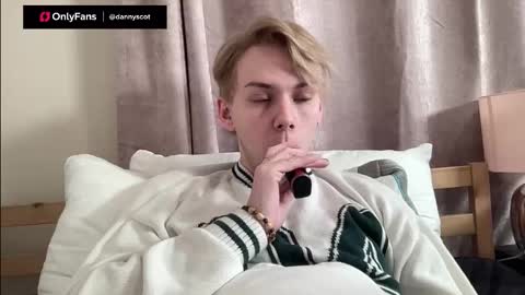 Snapshot of scottish_twink01 chatting on 10.02.25 danny online show from 10.02.25