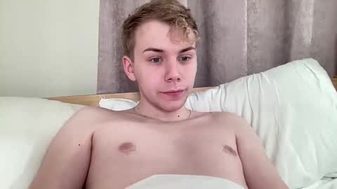 Snapshot of scottish_twink01 chatting on 10.28.25 danny online show from 10.28.25