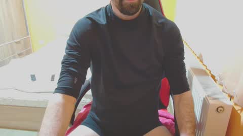 Snapshot of scotty_98 chatting on 01.12.25 scotty_98 online show from 01.12.25