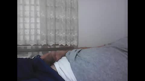 Snapshot of screw2 chatting on 01.05.25 Evren online show from 01.05.25