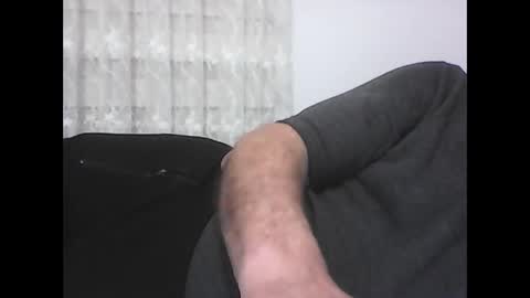 Snapshot of screw2 chatting on 02.08.25 Evren online show from 02.08.25