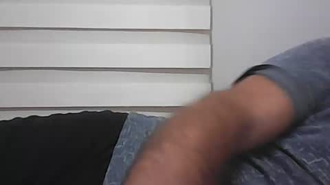 Snapshot of screw2 chatting on 10.21.25 Evren online show from 10.21.25