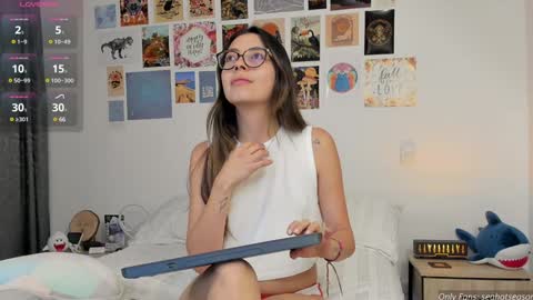 Aria Independent model online show from 01.23.25