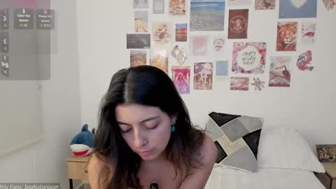 Aria Independent model online show from 04.28.26