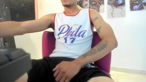 Snapshot of seanbigcock23 chatting on 10.03.25 seanbigcock23 online show from 10.03.25