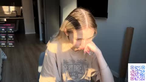 Snapshot of seasonhamiss chatting on 04.17.26 Kate online show from 04.17.26