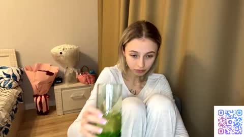 Snapshot of seasonhamiss chatting on 05.19.26 Kate online show from 05.19.26