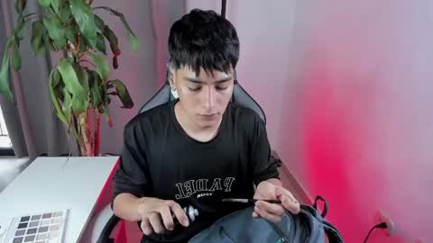 Snapshot of sebas_rosse chatting on 03.25.26 sebastian online show from 03.25.26