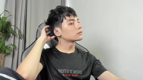 Snapshot of sebas_rosse chatting on 04.16.26 sebastian online show from 04.16.26