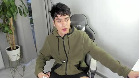 Snapshot of sebas_rosse chatting on 04.21.26 sebastian online show from 04.21.26