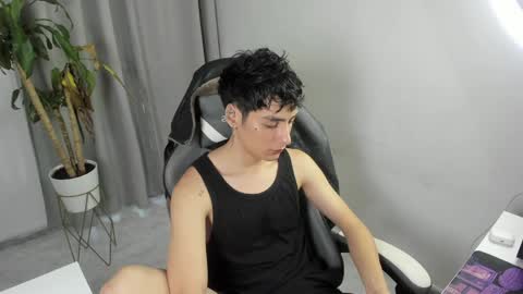 Snapshot of sebas_rosse chatting on 04.23.26 sebastian online show from 04.23.26