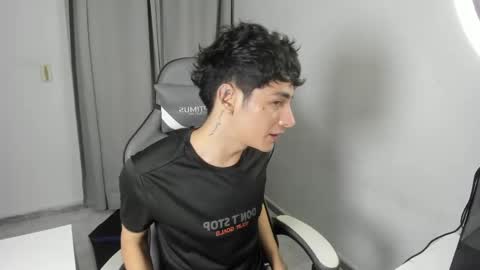 Snapshot of sebas_rosse chatting on 04.30.26 sebastian online show from 04.30.26