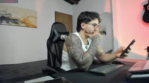 Snapshot of sebastianortizm chatting on 08.09.26 Lucian Sinclair online show from 08.09.26