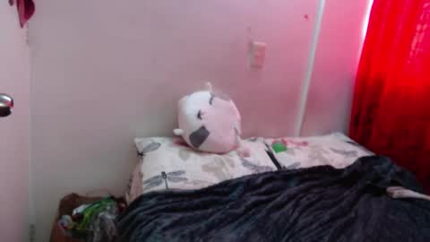 Snapshot of secret_pussy_small chatting on 11.05.25 gabrielaaa online show from 11.05.25