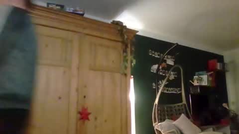 Snapshot of secretcplg chatting on 03.08.25 Simon online show from 03.08.25