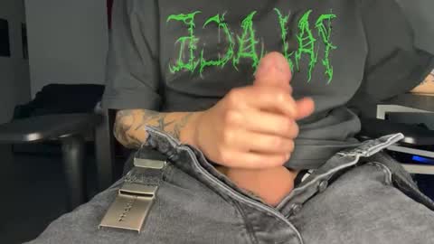 Snapshot of secretlust96 chatting on 11.18.25 secretlust96 online show from 11.18.25