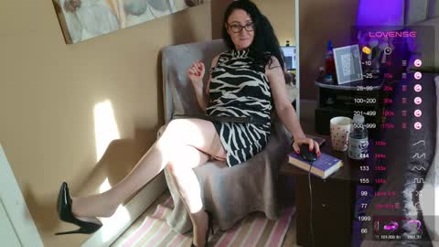 Mariot  Mery for short ..never call me PET NAMES in FREECHAT mom momy baby or sweety  online show from 01.05.25