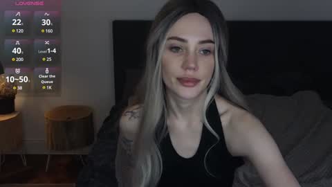 Snapshot of seduced_by_sara chatting on 12.06.24 Sara online show from 12.06.24