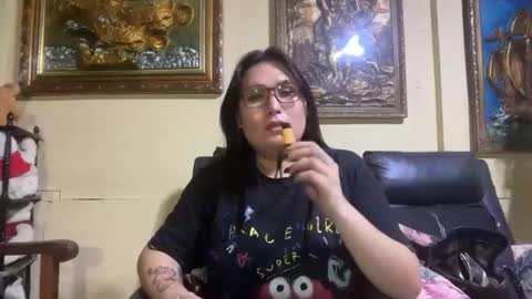 Snapshot of seductive_housewife chatting on 03.02.26 seductive_housewife online show from 03.02.26