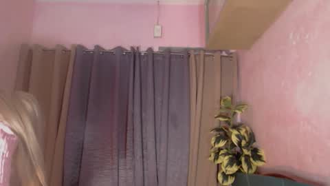 seductive_levie69 online show from 03.27.26