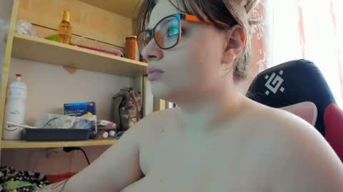 Snapshot of seductive_she_wolf chatting on 04.19.26 seductive_she_wolf online show from 04.19.26