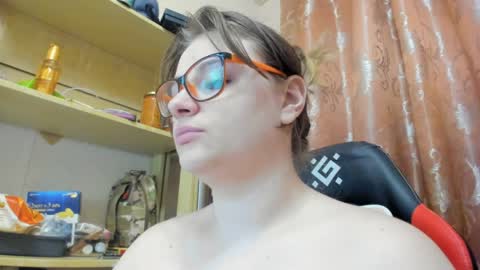 Snapshot of seductive_she_wolf chatting on 04.19.26 seductive_she_wolf online show from 04.19.26