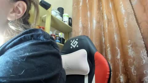 Snapshot of seductive_she_wolf chatting on 04.24.26 seductive_she_wolf online show from 04.24.26
