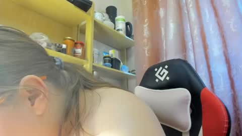 Snapshot of seductive_she_wolf chatting on 04.27.26 seductive_she_wolf online show from 04.27.26