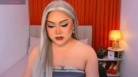 Natalie Mefford online show from 03.12.25