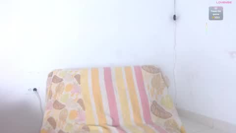 Snapshot of seductivespellvagina80 chatting on 04.28.26 Estefany online show from 04.28.26