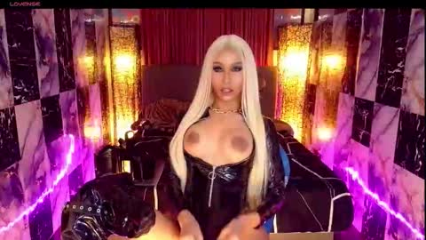 Snapshot of seductresskatarina chatting on 05.16.26 KATARINA LUST online show from 05.16.26