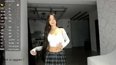 Akira Youri online show from 10.10.25