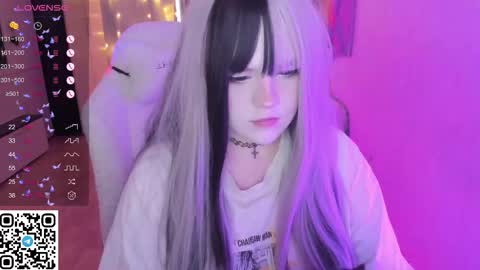 Snapshot of selena___cute chatting on 02.12.26 Selena online show from 02.12.26