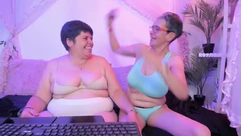 Snapshot of selena_ferreira chatting on 11.08.25 Selena online show from 11.08.25