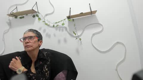 Snapshot of selena_ferreira chatting on 11.18.25 Selena online show from 11.18.25