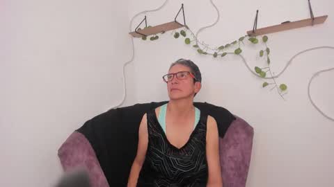 Snapshot of selena_ferreira chatting on 11.19.25 Selena online show from 11.19.25