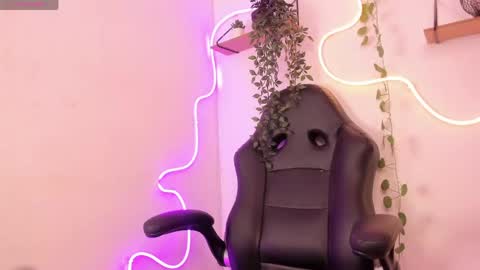 Snapshot of selena_ferreira chatting on 04.15.26 Selena online show from 04.15.26