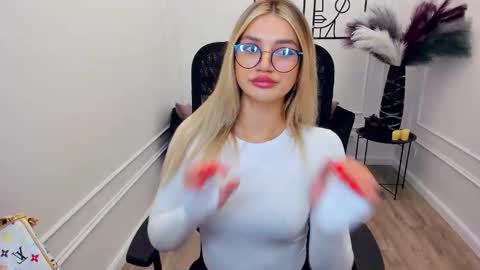 selenaemoore online show from 11.23.25