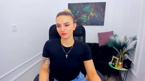 Snapshot of selenaemoore chatting on 02.22.26 selenaemoore online show from 02.22.26