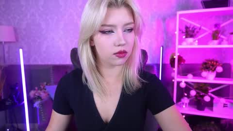 selenairis online show from 09.15.25