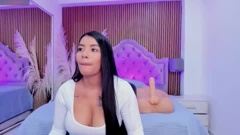 selenastonne online show from 12.13.25