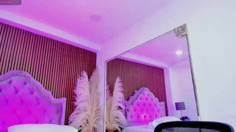 selenastonne online show from 12.21.25