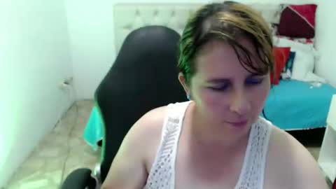 Snapshot of selene_mom chatting on 04.17.26 selene online show from 04.17.26