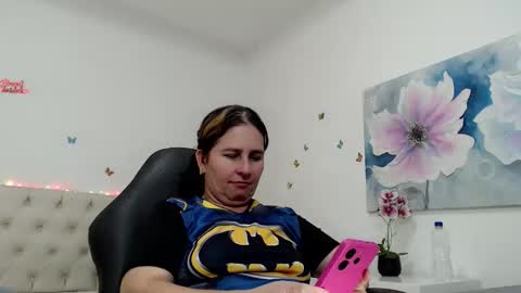 Snapshot of selene_mom chatting on 04.25.26 selene online show from 04.25.26