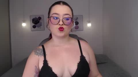 Snapshot of selene_rouse_ chatting on 05.05.26 selene_rouse_ online show from 05.05.26