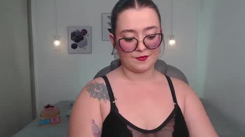 Snapshot of selene_rouse_ chatting on 05.31.26 selene_rouse_ online show from 05.31.26