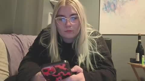 Snapshot of selenebaby chatting on 03.19.26 Selene online show from 03.19.26