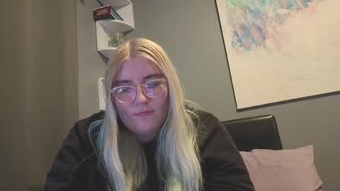 Snapshot of selenebaby chatting on 03.19.26 Selene online show from 03.19.26