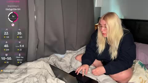 Snapshot of selenebaby chatting on 04.23.26 Selene online show from 04.23.26