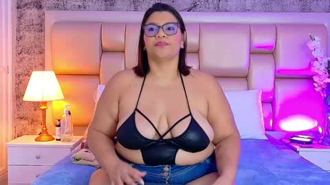 Snapshot of selennacooper chatting on 05.17.26 Selenna Cooper online show from 05.17.26